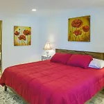 Scottsdale Condo With Pool, 1 Mi To Old Town!