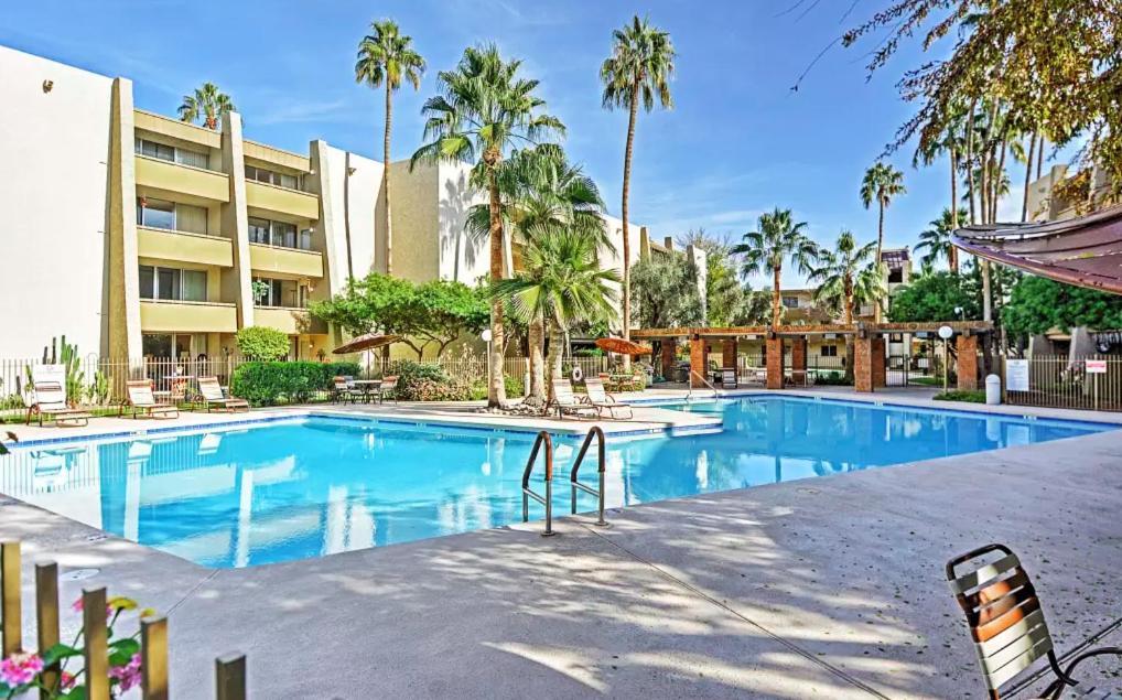 With Pool, 1 Mi To Old Town! Apartment