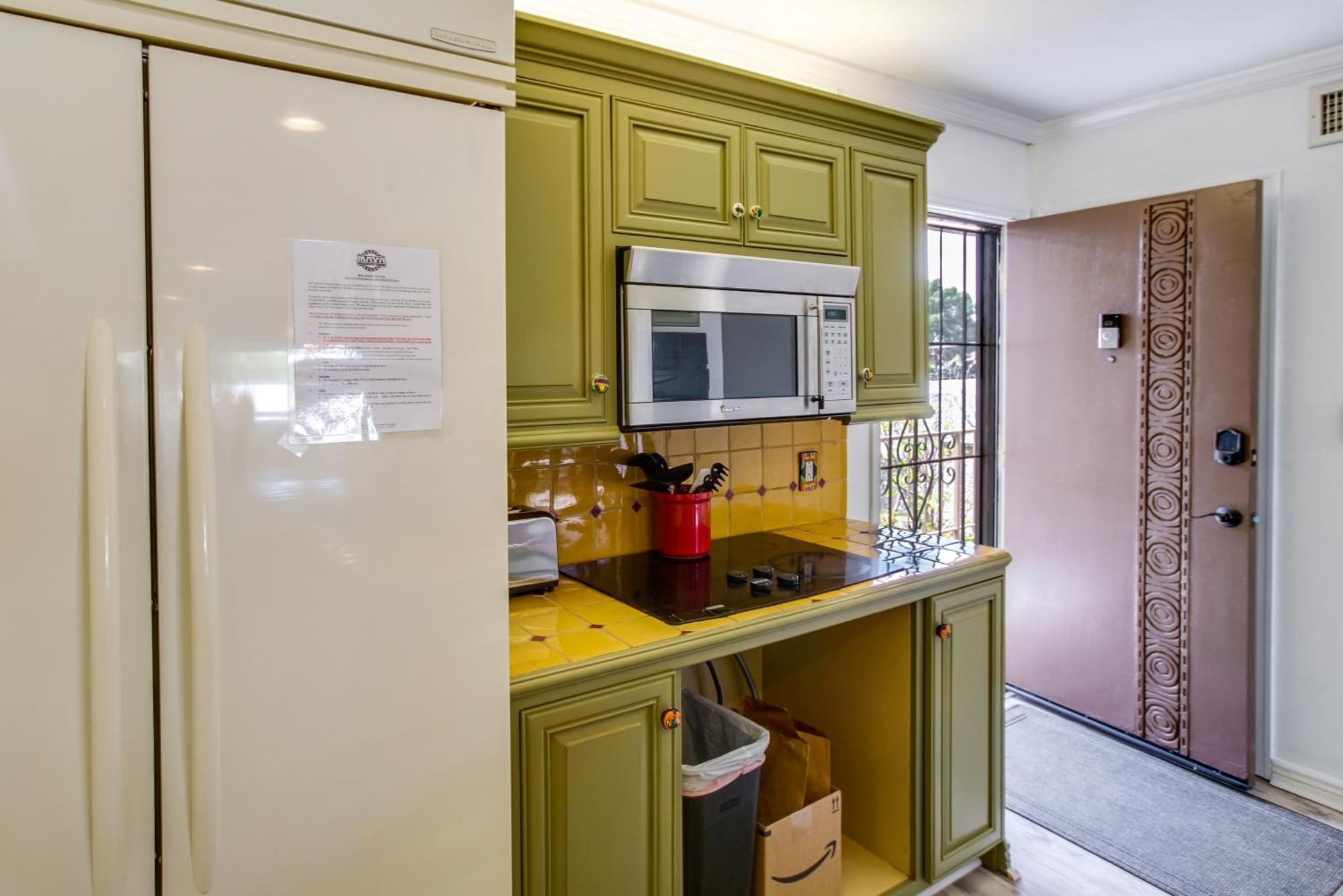 With Pool, 1 Mi To Old Town! Apartment Scottsdale