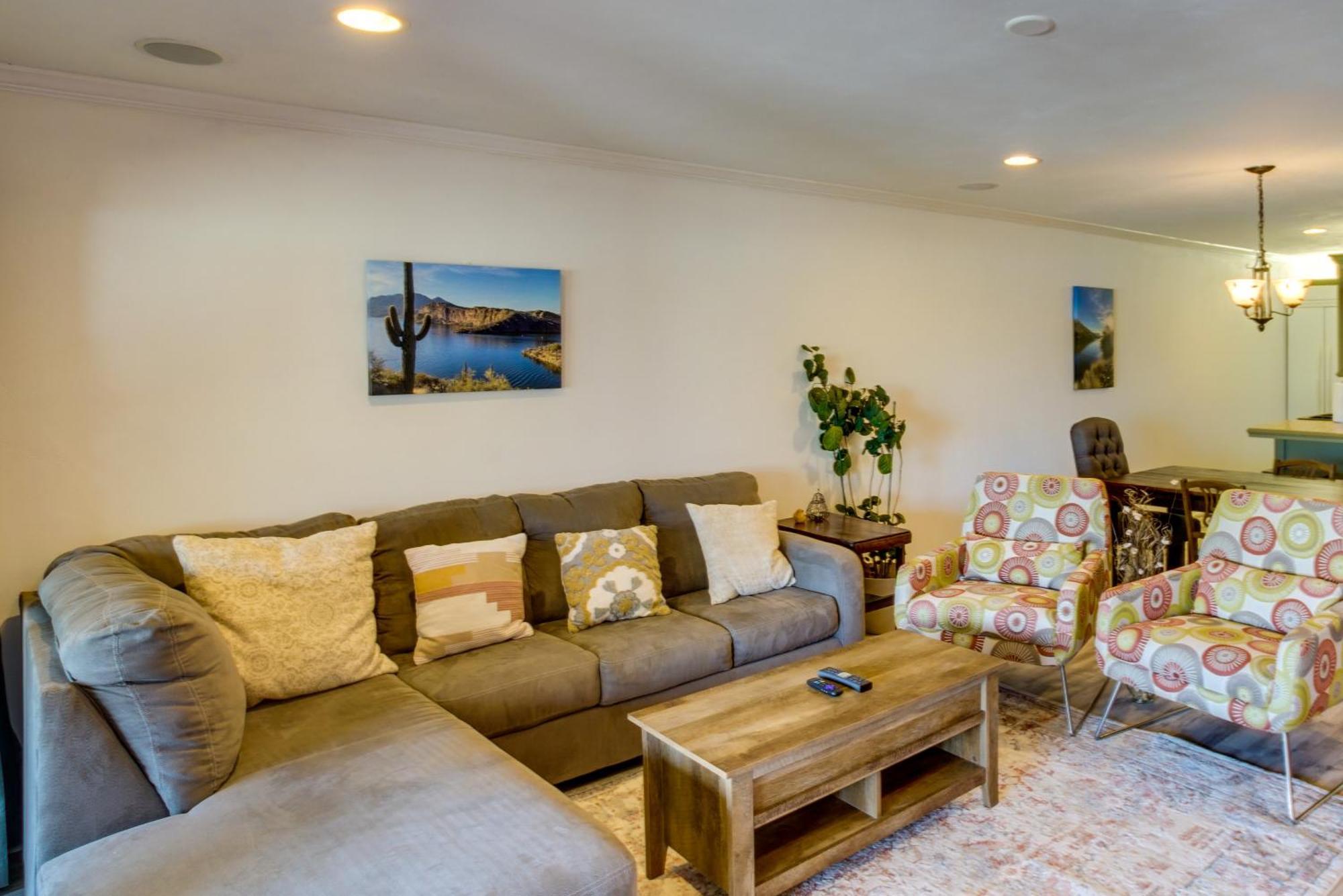 With Pool, 1 Mi To Old Town! Apartment Scottsdale