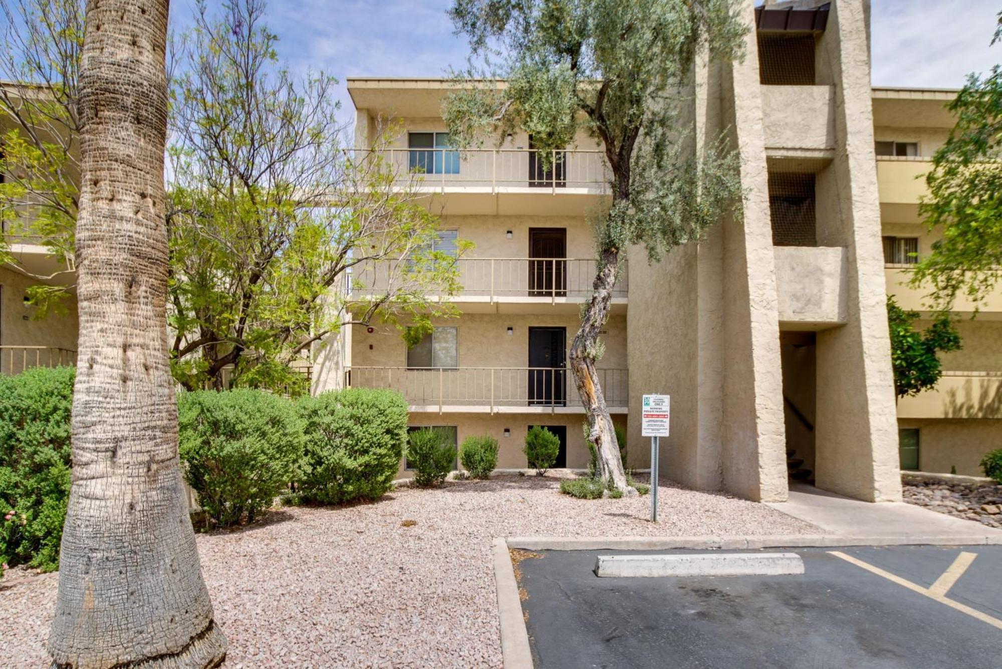 With Pool, 1 Mi To Old Town! Apartment