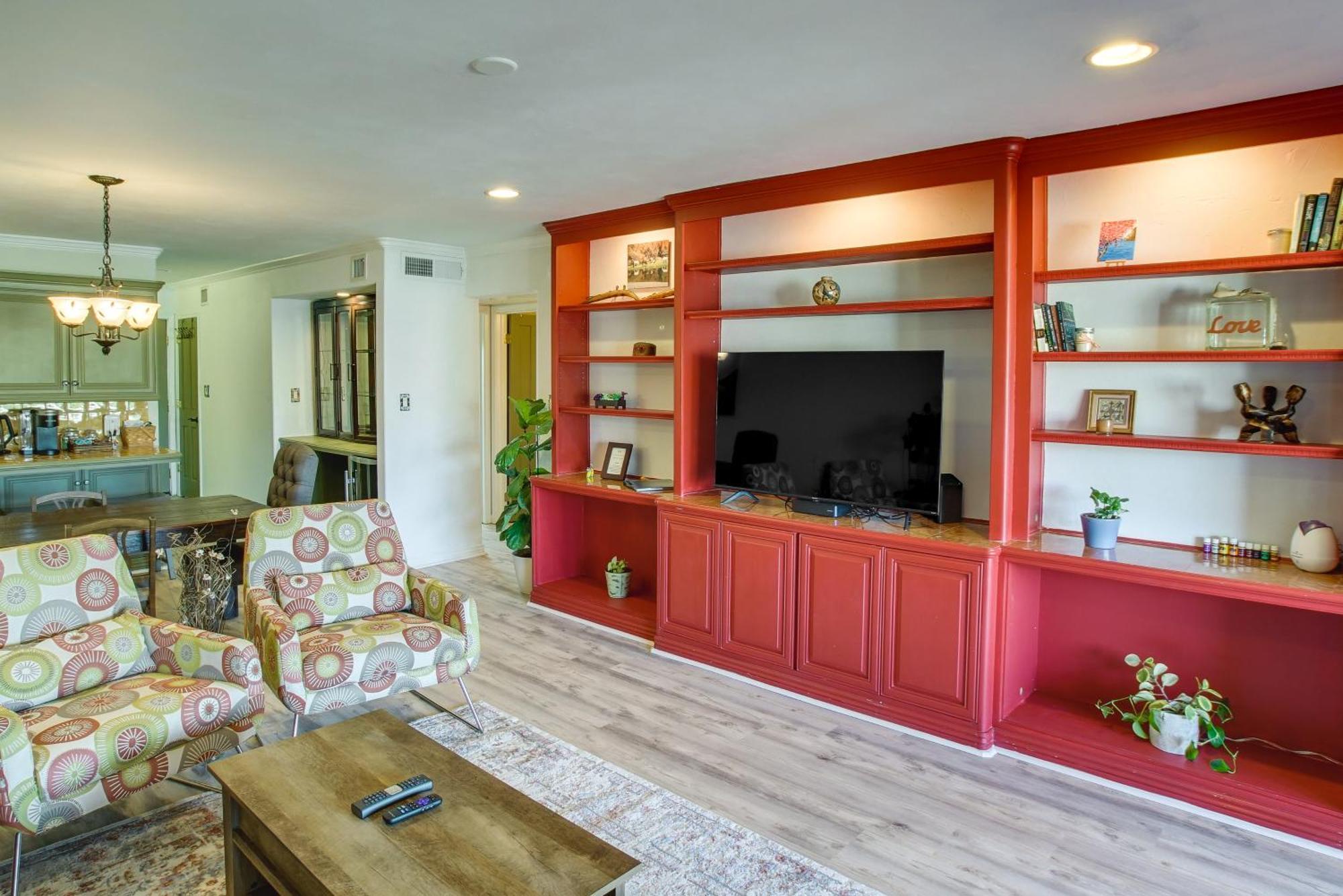 Apartment With Pool, 1 Mi To Old Town!